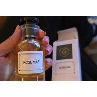 75‑Min Personalised Perfume Making Workshop with Glass of Bubbly for Up to 8 - London