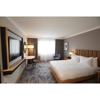 4* DoubleTree by Hilton Swindon Stay with Prosecco, Breakfast & Dinner Upgrades