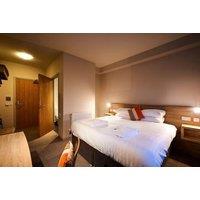 4* Riverstone Lodge Hotel Perth Stay for Two: Bottle of wine, Breakfast & Late checkout, dining upgrade
