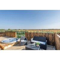 The Hideaway Retreat - Lodge Break with Hot Tub & Prosecco for 4 or 6