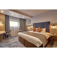 4* Crowne Plaza Reading Spa Break for 2 - Breakfast, Spa Treatment & Leisure Access!